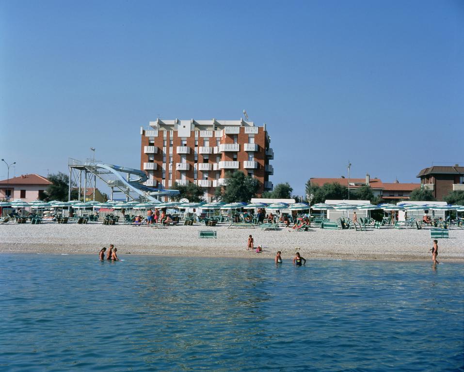 Hotel Continental Fano Exterior foto