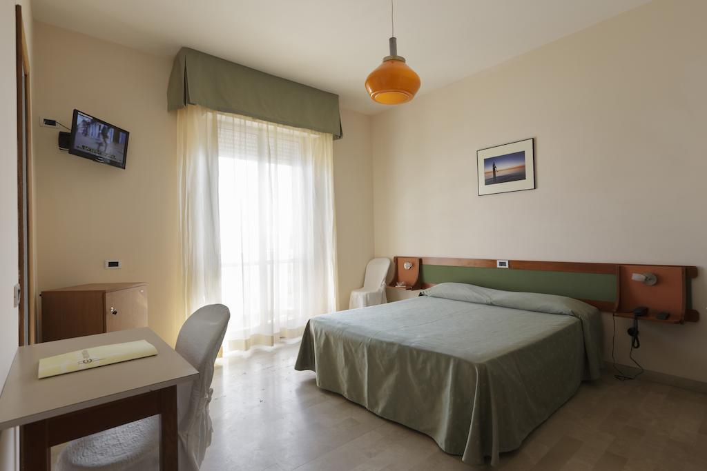 Hotel Continental Fano Habitación foto